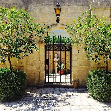 Bed & Breakfast Castello Conti Filo 4*